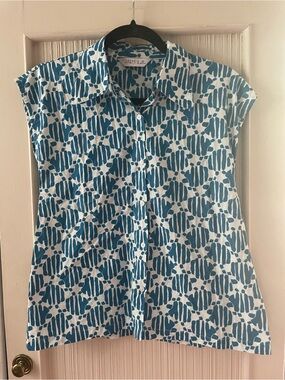 Compañía Fantástica Blue Turtle Print Cap Sleeve Button Front Blouse